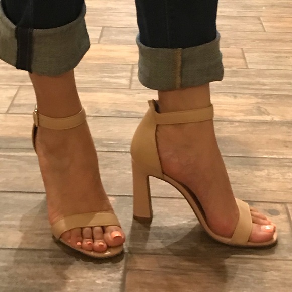 Vince Camuto Shoes - Vince Camuto nude/tan sandals. Size 8